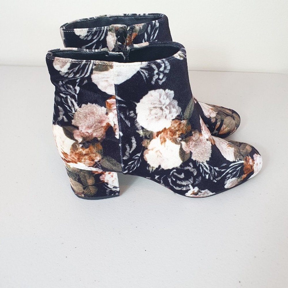 Nine West ankle boots Sze 6  floral suede fabric RRP $219 bohemian vintage retro - Picture 5 of 10